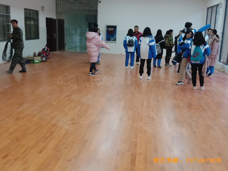 ���Ϻ���Fһ���\���^�w��ľ�ذ���b����4